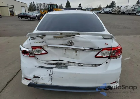 2013 Toyota Corolla Base z USA, uszkodzony, nr VIN 2T1BU4EE9DC125728